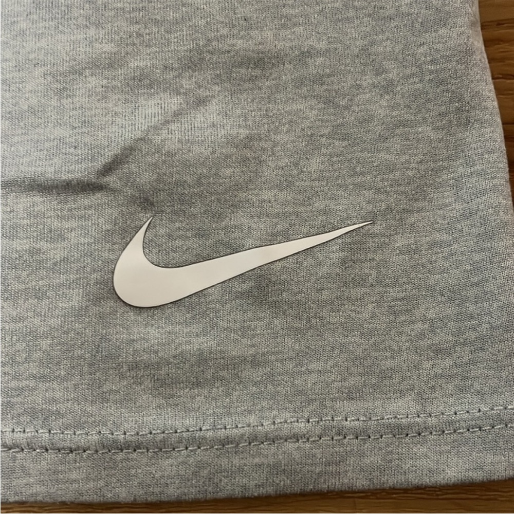 Nike Gray Short Sleeve T-Shirt - Picture 3 of 5